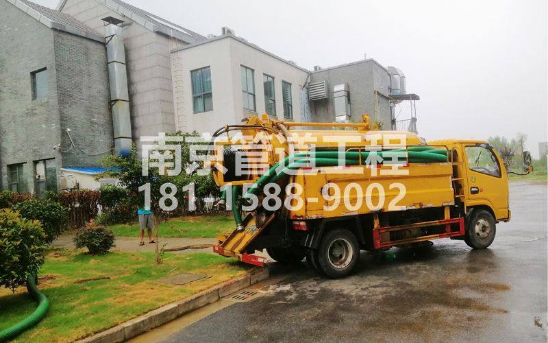246合班村小区化粪池清理