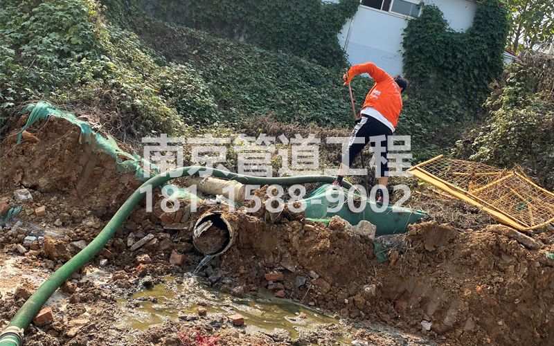 263合班村工地化粪池清理