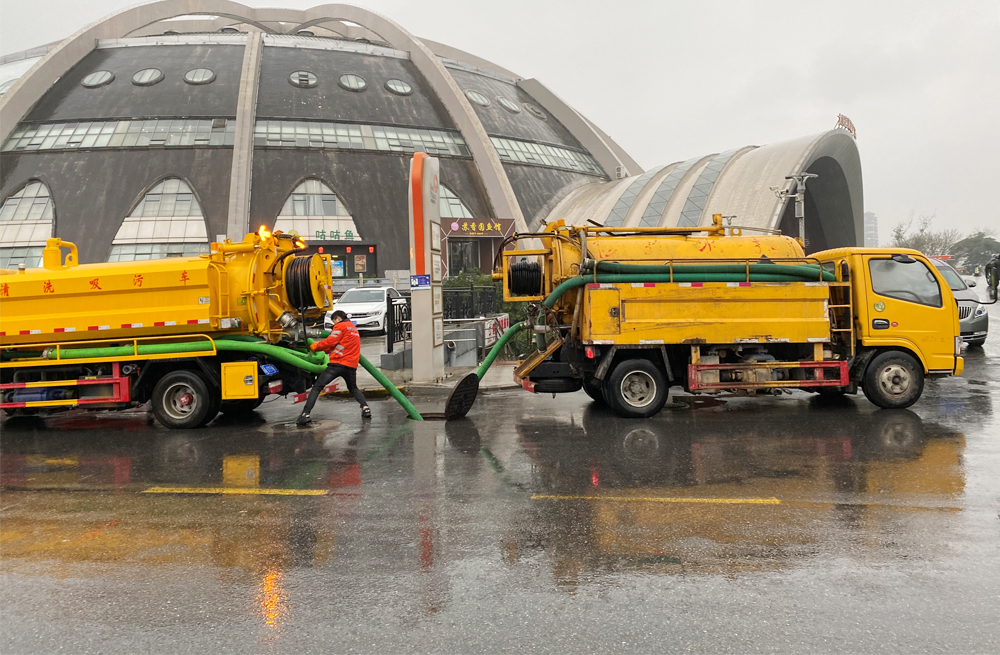 合班村商场管道清淤