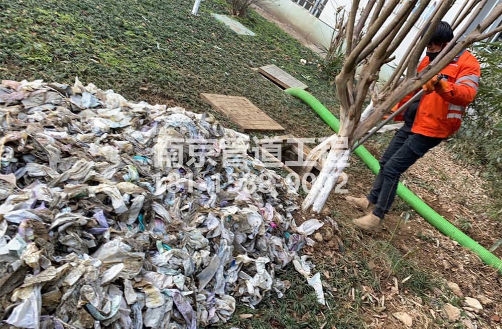315合班村化粪池垃圾清理